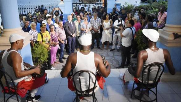 Asistentes a la exposición personal "Impronta" 