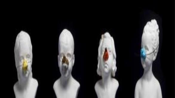 Los niños de las narices , 2016. Porcelana, 80 x 20 x 40 cm