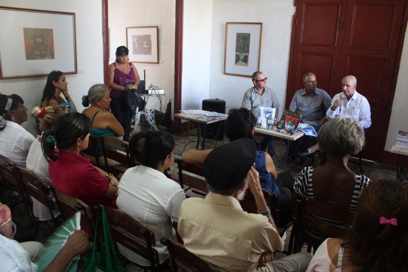 Presentación revistas Excelencias en sancti Spíritus 