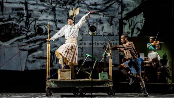 The Head & The Load de William Kentridge, en el Park Avenue Armory Drill Hall en diciembre de 2018/ Fotoculturezohn.com