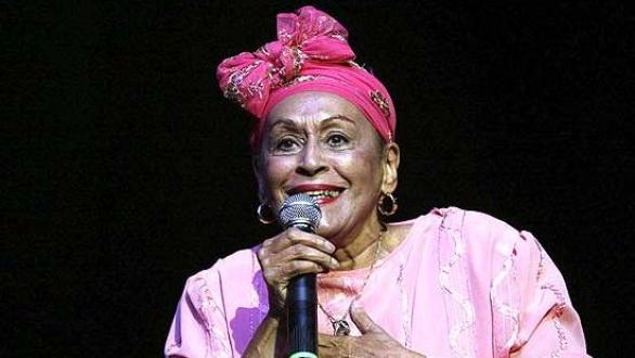 Omara Portuondo actuando.  Foto: EFE/ESTELA SILVA