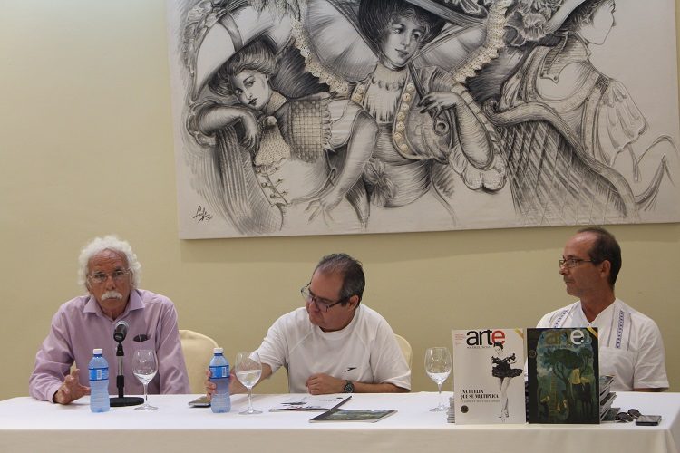 El historiador Víctor Echeganusía, el editor jefe de Arte, Alexis Triana y el arquitecto Lázaro Morgano