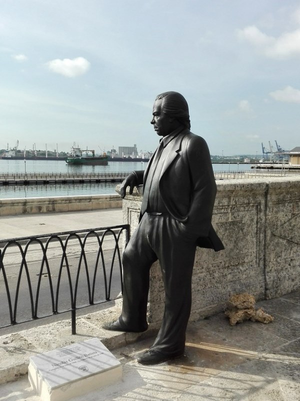 Nicolás Guillén statue inaugurated in the Alameda de Paula