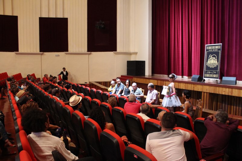 Arte por Excelencias pays homage to the 80s of the Suñol Theater