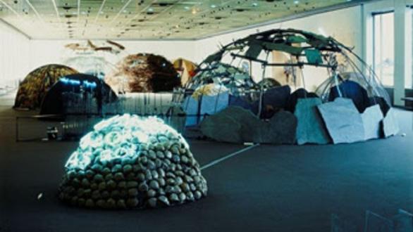 Mario Merz  Exhibition view, Kunsthaus Zürich, 1985 Courtesy Getty Research Institute, Los Angeles (2011.M.30)  Photo: © Balthasar Burkhardt