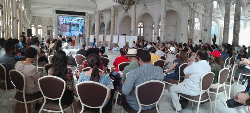 personas en la presentación de Pistoletto