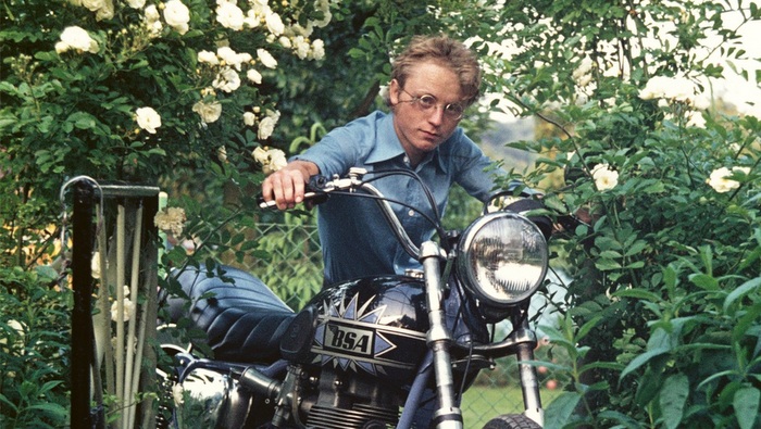 Der Mucha. An Initial Suspicion