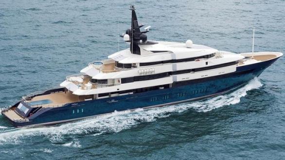 Filming with Art Steven Spielberg´s yacht