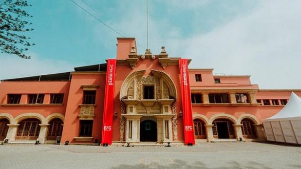 entrada del Centro de Convenciones Casa Prado donde se efectúa Pinta PArC 