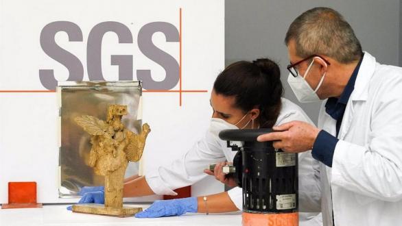 Expertos analizan la escultura Mujer con follaje (1934) © Museo Picasso Málaga