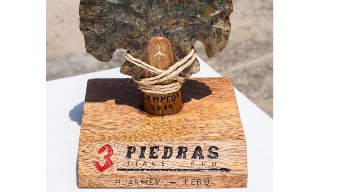 Oscar Fox, el artesano ancashino que talla la historia milenaria de Huarmey en cada medalla del “Tres Piedras” 