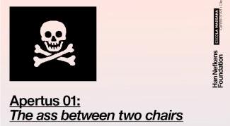 Apertus 01. The ass between two chairs en la Galería àngels barcelona.