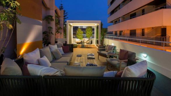 Zona terraza patrocinada por Renson en colaboración con Kettal, Prodema y Bikssen