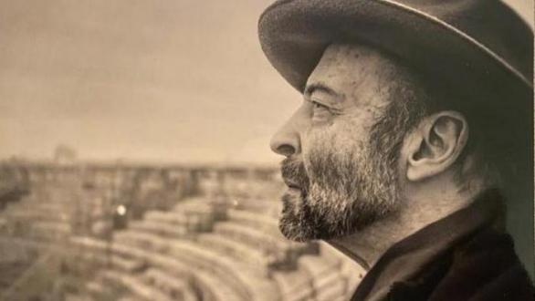 El fotógrafo René Robert, en una imagen de archivo Twitter de Michel Mompontet