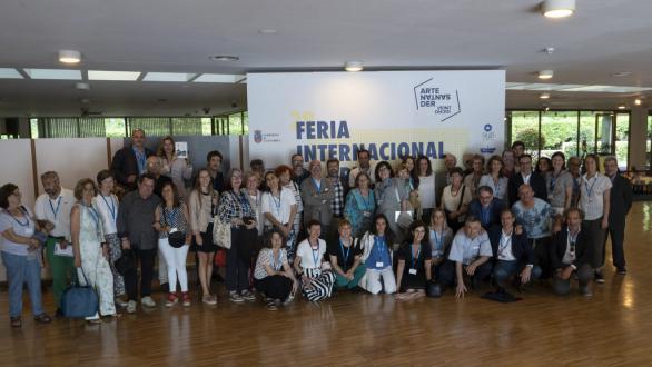 Visita alumnos del curso de coleccionismo de la UIMP, a la feria de ARTESANTANDER.