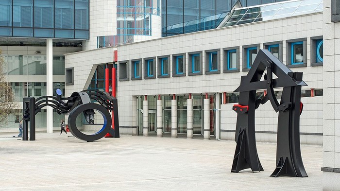 Sculptors and Spaces. Anthony Caro and Eduardo Chillida