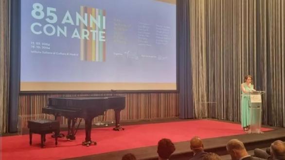 María Luisa Pappalardo en inauguración de exposición “85 anni con arte”