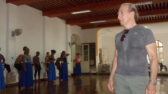 Alberto Méndez junto al Folclórico Nacional 