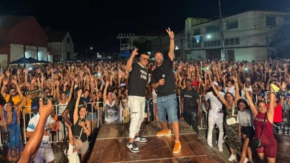 Artistas cubanos en Santiago de Cuba durante el carnaval 2025