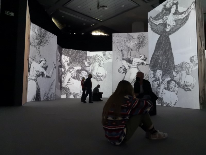 #INGOYA Muestra de obras del artista en pantallas gigantes 