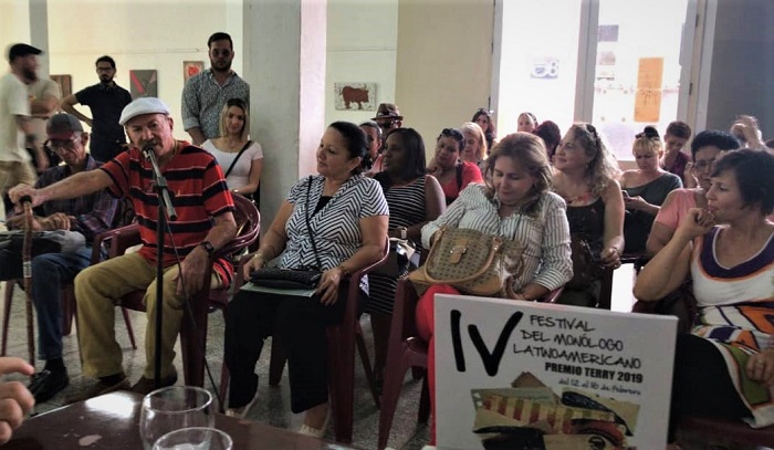 Painter Jorge E. Hidalgo Pimentel in the Presetación of Arte Magazine by Excelencias