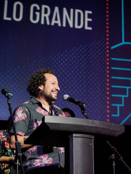 Kiro Russo durante la recepción de los Premios Coral en el Festival de Cine de La Habana por su cinta El gran movimiento 