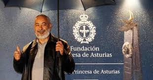 Padura recibe Premio de la Crítica Literaria en Cuba