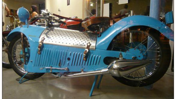 Motocicleta Majestic