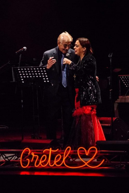 Gretel Cazón con Bobby Carcassés