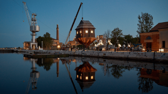 Nabatele, la sinagoga flotante de Anna Kamyshan sobre el agua en la Bienal de Venecia 2026