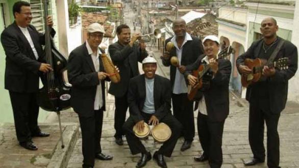 personas con instrumentos musicales- septeto santiaguero 