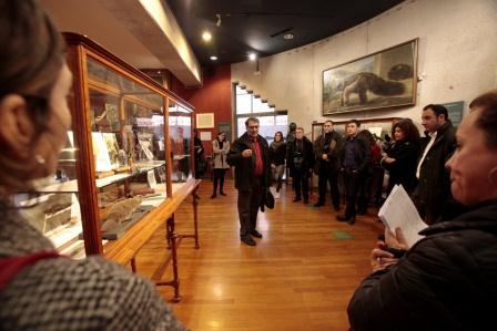 Jaime de los Santos asiste a la inauguración en la Sala Canal de Isabel II