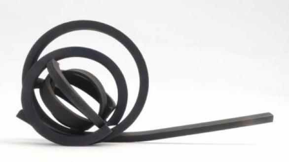 Inmaculada Amor. Exit, 2015. Hierro empavonado y lijado. 18x11x35 cm.