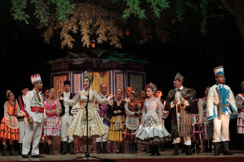 Presentación de La viuda alegre por el Teatro Lírico Rodrigo Prats de Holguín 