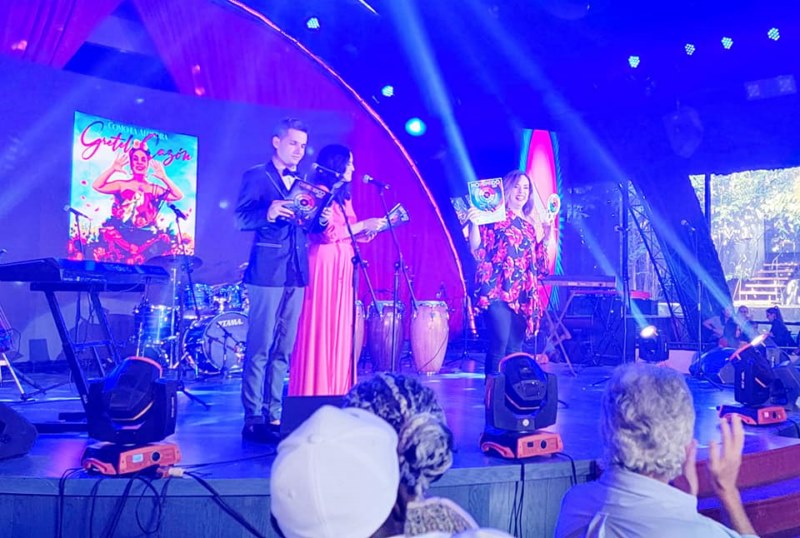 Como la Alondra de Gretel Cazón. Sello Unicornio. Categorías Canción y Diseño Gráfico