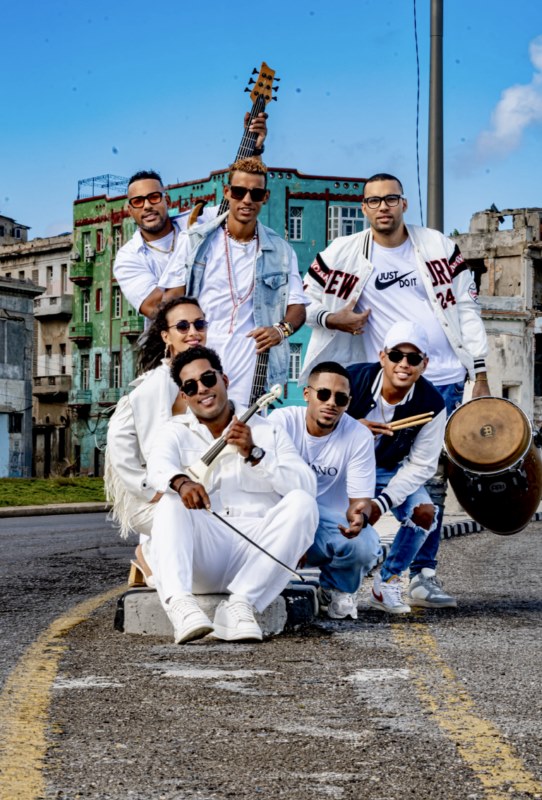 Papucho y Manana Club