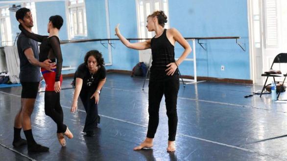 Ensayo Ballet de Cathy Marston (Adrián Sánchez, Grettel Morejón, Linnet González y Cathy Marston) Foto Rolando Pujol