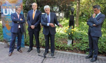 Felipe González inaugura en Madrid el Jardín Gabriel García Márquez