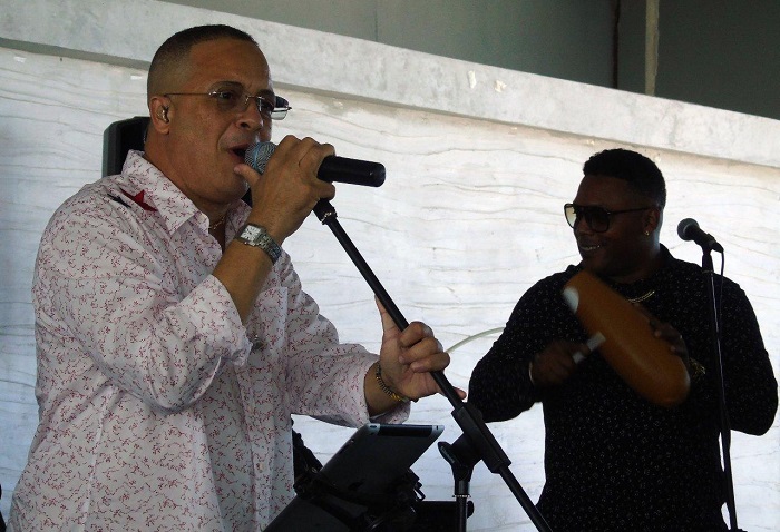 Isaac Delgado presenta disco Lluvia y Fuego