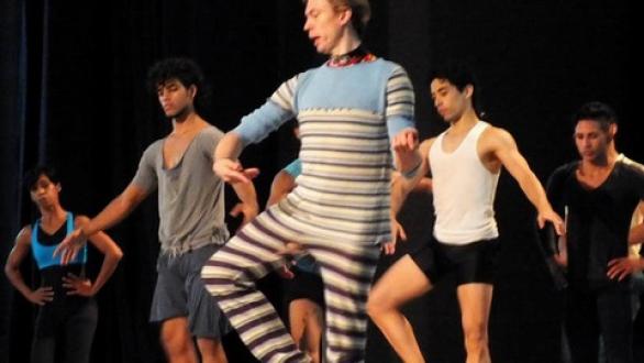 Bailarines ensayando