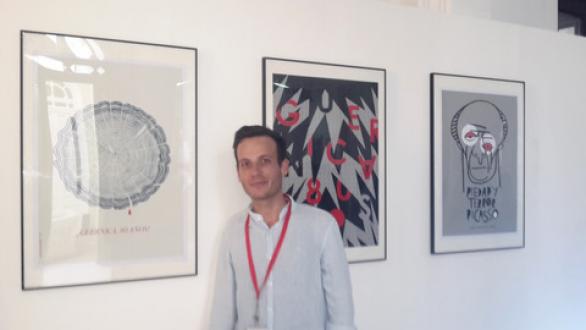 ganador de concurso de carteles en la exposición