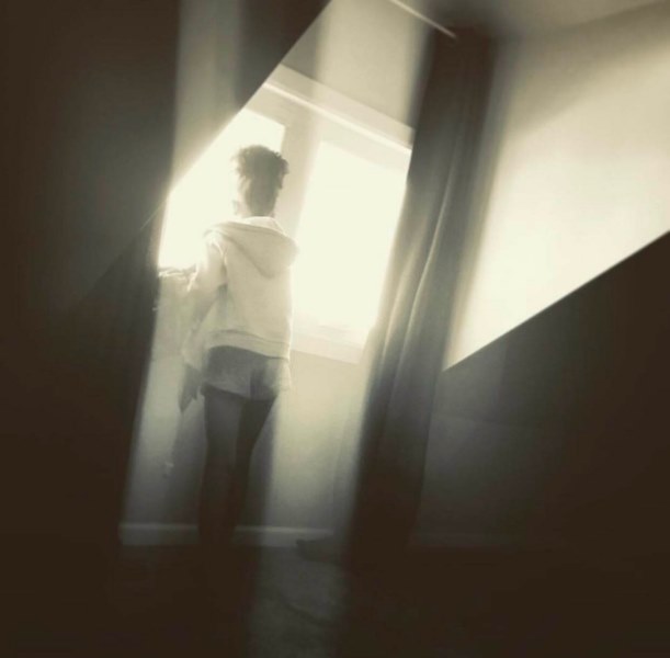 Brenda Torres Figuero, Del Verbo ser, 2019, fotografía digital sobre papel platinado, 10” x 10” 