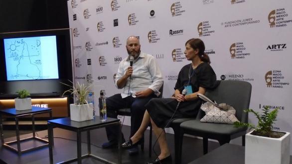 personas en conferencia de prensa en Zona Maco 