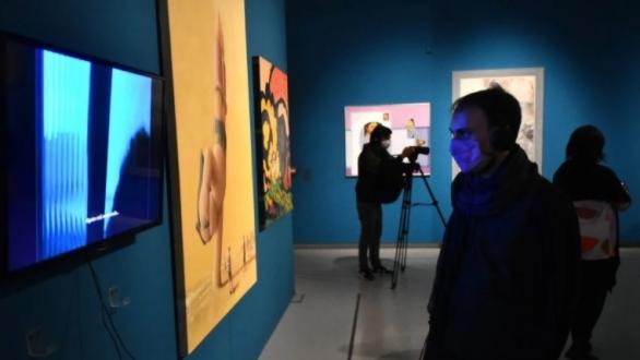 vista de la muestra Destinos. Del balneario al cosmos en el museo MAR y como parte de Bienalsur