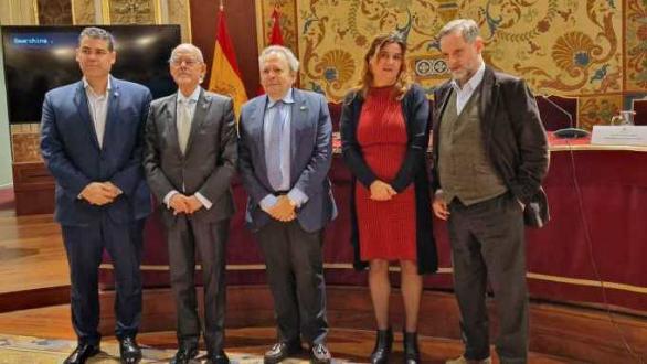 De izda. a dcha. Francisco Mestre, Presidente Asociación Pueblos Más Bonitos de España; Ignacio Buqueras, Presidente Fundacion ADIPROPE; Juan Carlos Doadrio, Vicerrector de la Universidad Complutense; Alicia Castillo, Directora del Patrimonio Cultural UCM; y Juan Cierco, Director Corporativo de IBERIA/ Tomado de Revista de Arte