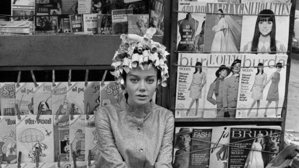 Modelo con un peinado del peluquero Rapel, Madrid, 1967