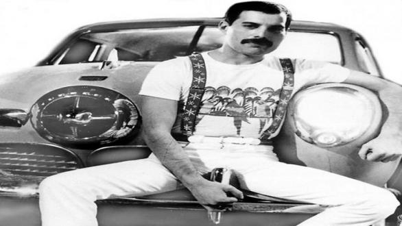 FreddY Mercury con su Studebaker  de los 50