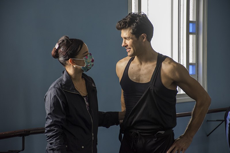 Roberto Bolle junto a Viengsay Valdés