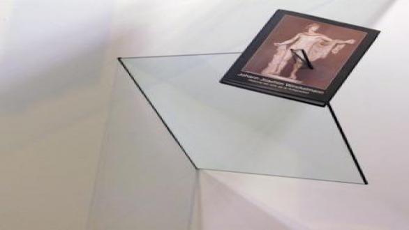 Souvenir II 2016 Historia del Arte de la Antigüedad. J.J. Winckelmann. Libro, vidrio templado y madera