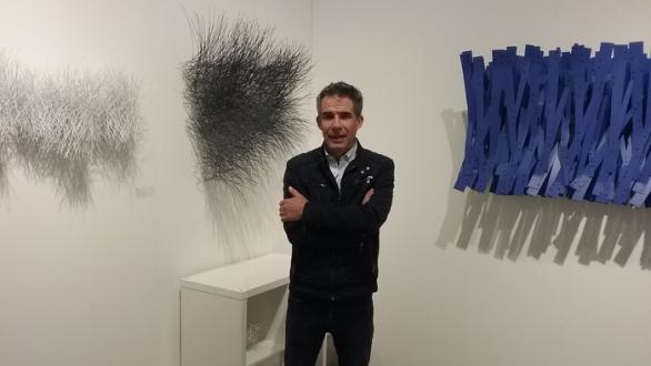 Ricardo Cárdenas with his work